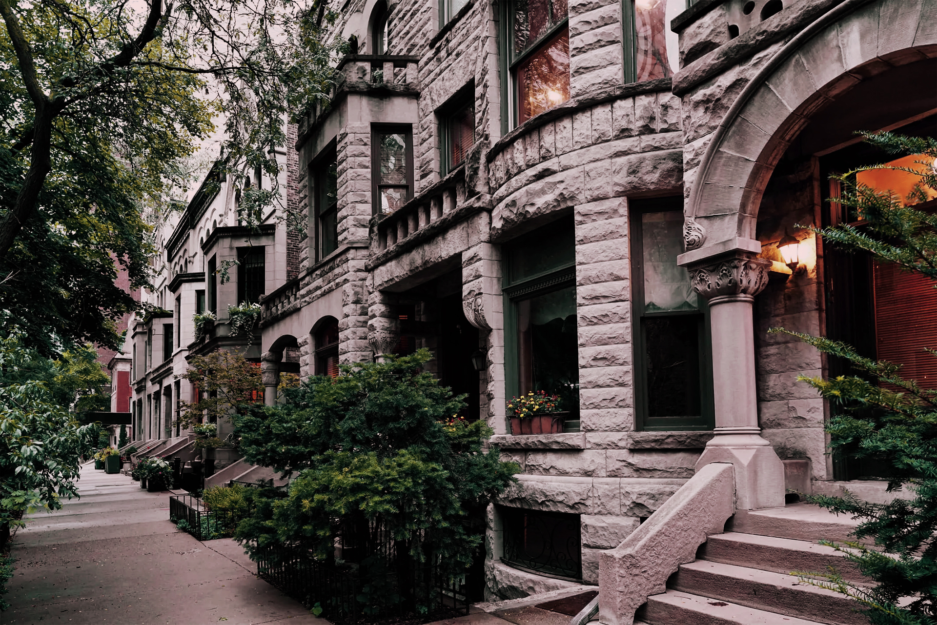 Historic Chicago brownstone homes exterior